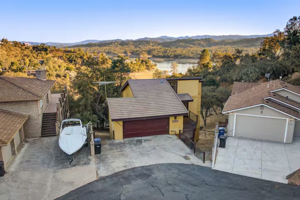 ff4c2821-8444-4e3d-acf2-0103a2d7eb07